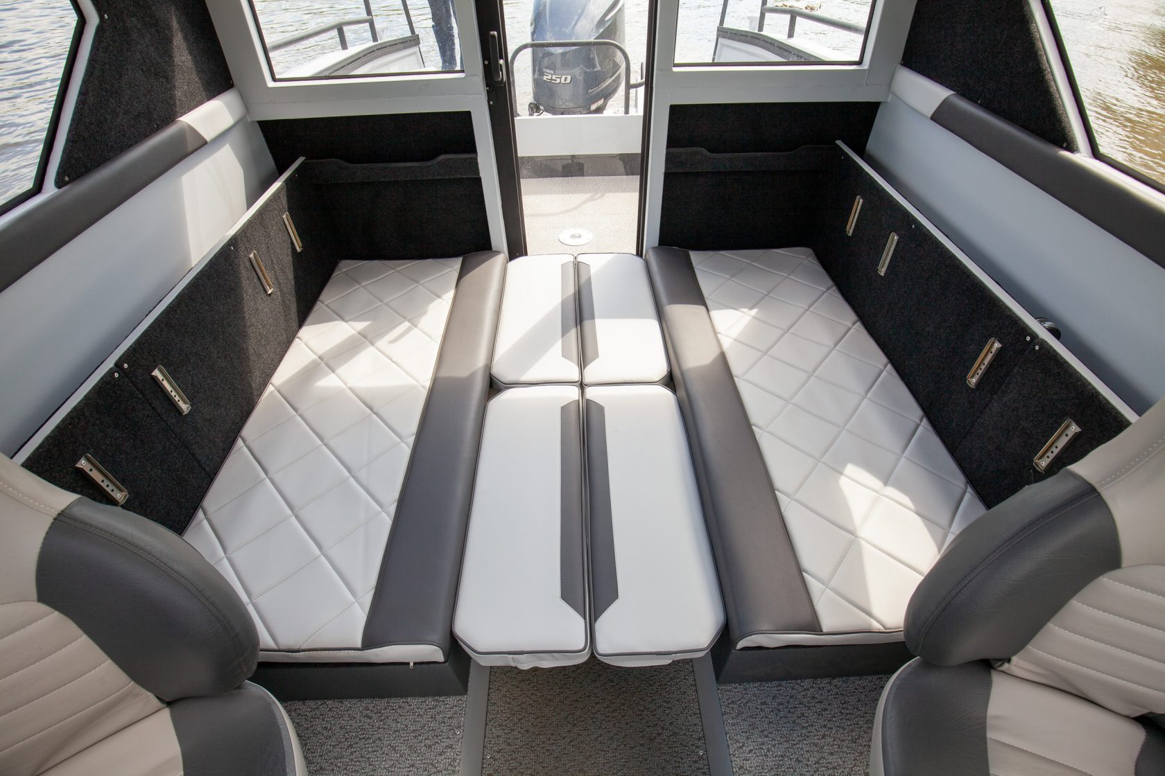 REALCRAFT 700 Cabin